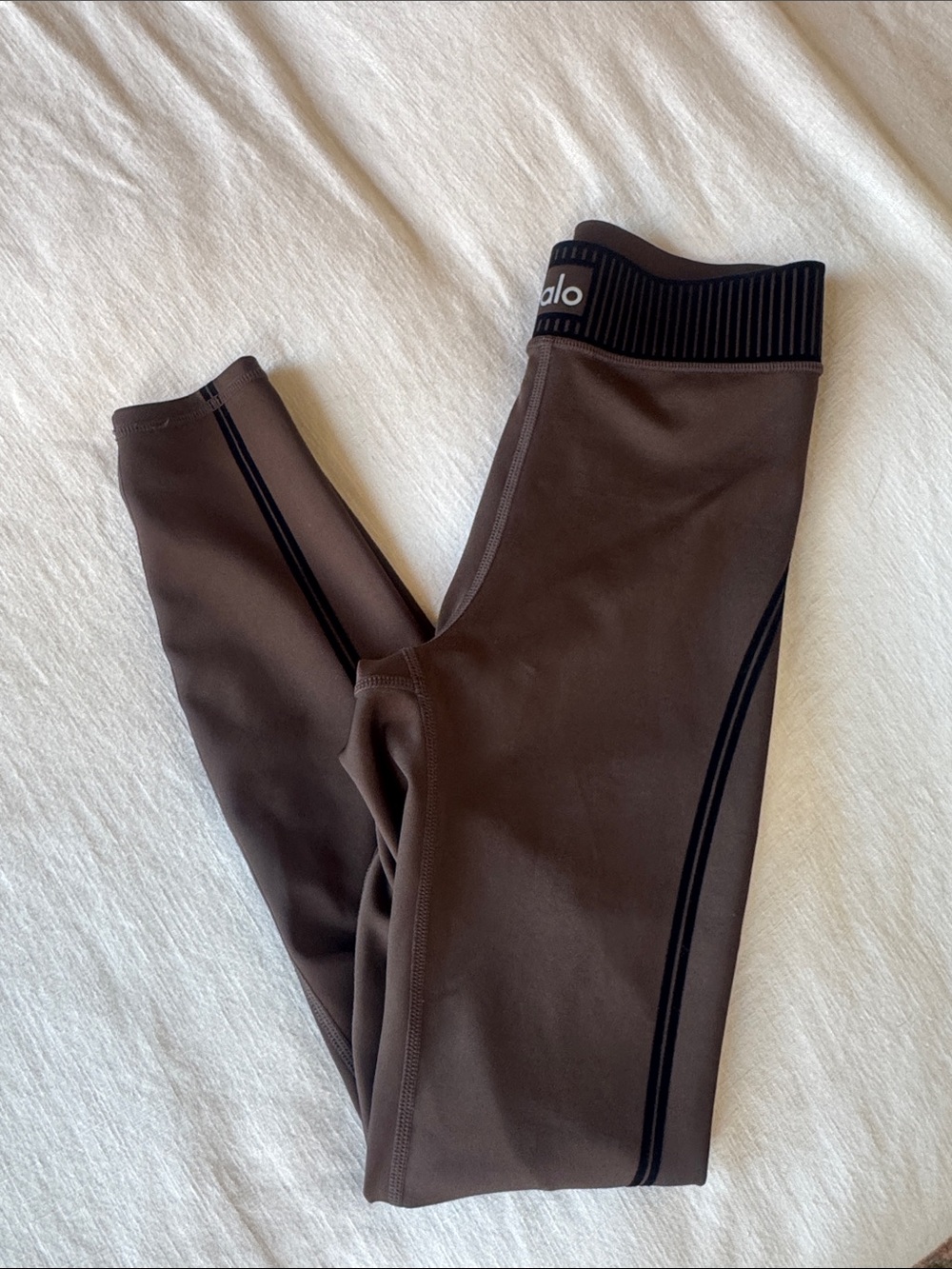 ALO Yoga Airlift 7/8th Brown Leggings with Black Waistband and Side Trim
